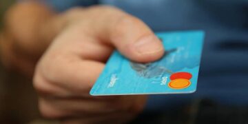 Card Rewards Decoded: Travel and Cashback Maximized